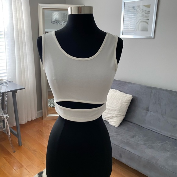 White crop top - Picture 1 of 3